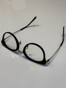 メガネの正しい置き方